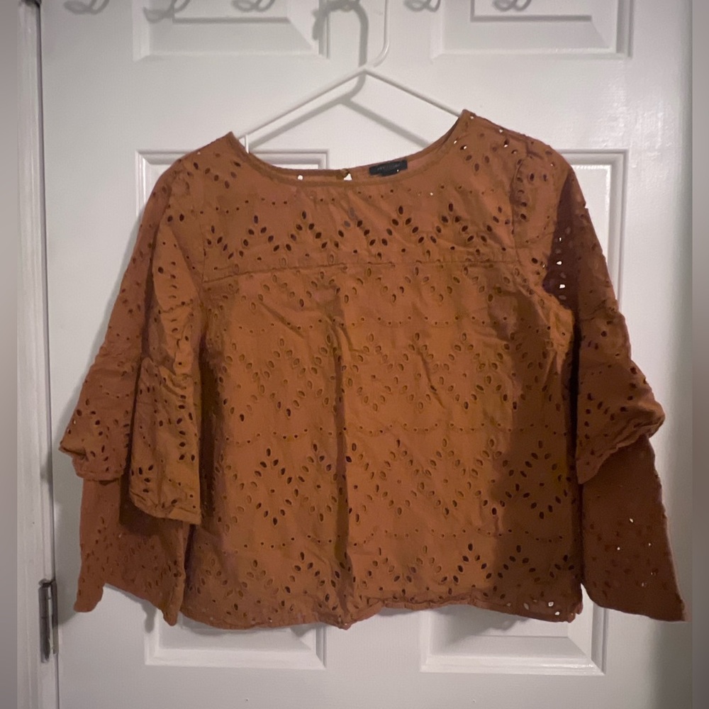 Ann Taylor ladies bell sleeve eyelet lace top
